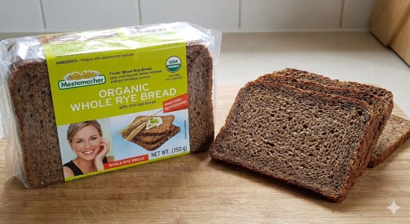 厳選ライ麦パン（メステマッハー）の商品パッケージと中身の実撮写真。オーガニック、全粒ライ麦の表記が確認できるパッケージと、スライスされたパンのセット。